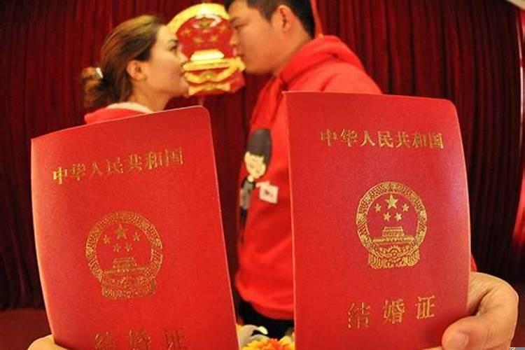 我国婚姻法规定的法定结婚年龄是