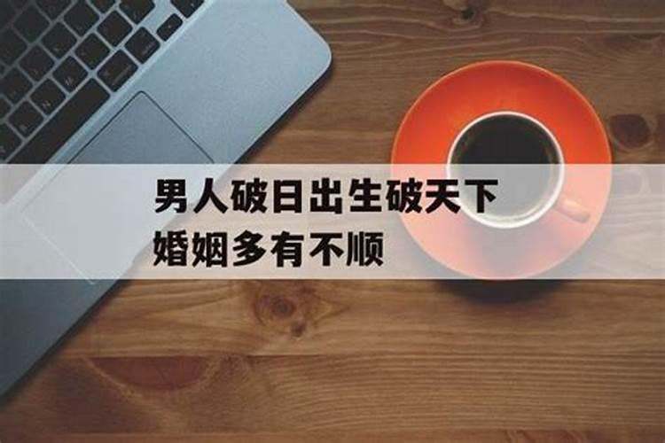 女人梦到小蛇追自己跑回家了啥意思啊