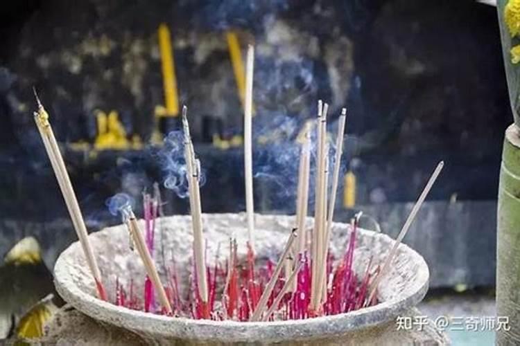 祭奠亲人点几支香