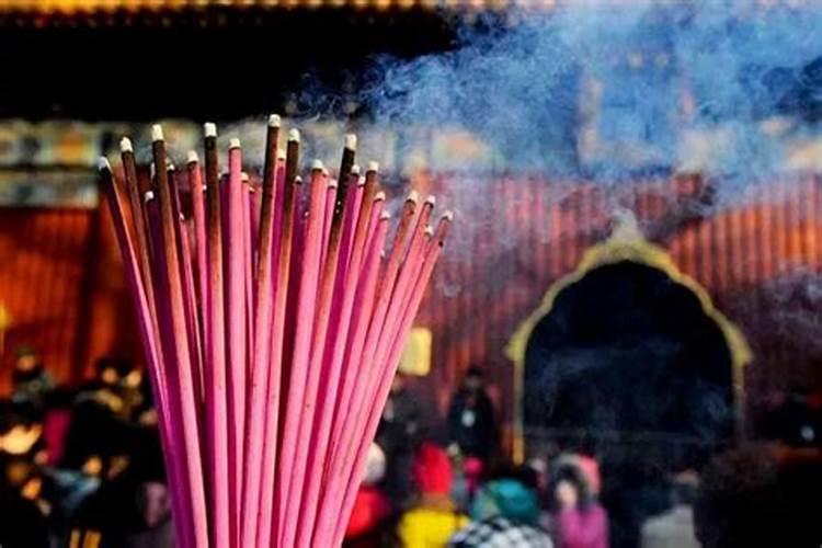 去寺庙祭奠亲人的礼节