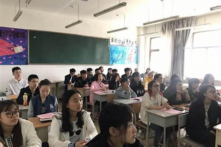 梦见走进学校进教室什么意思周公解梦