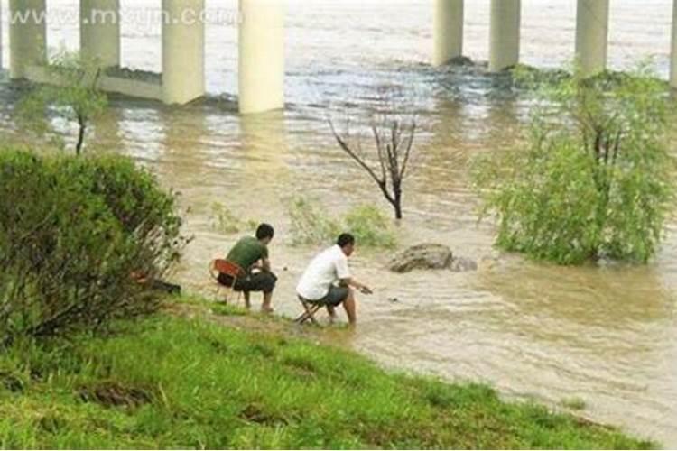 梦见河里涨水什么预兆