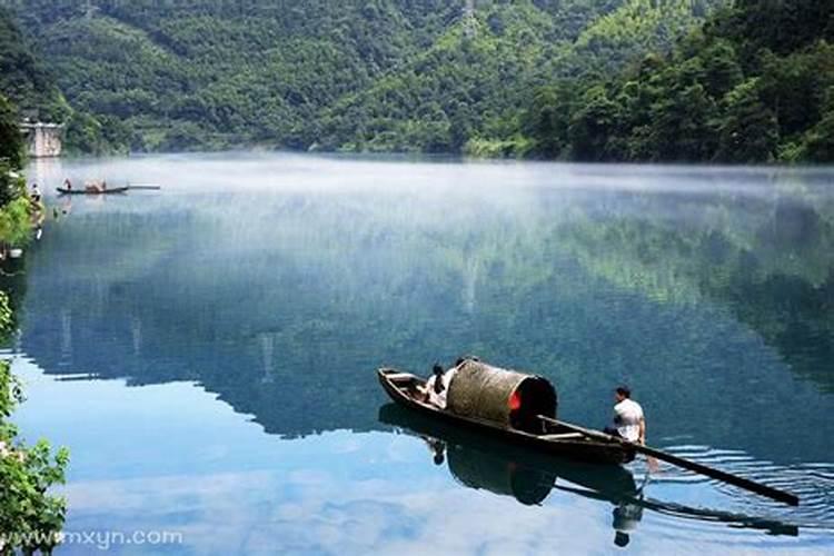 梦见湖水清澈干净什么预兆周公解梦