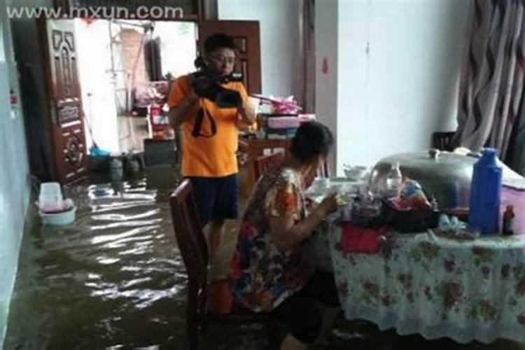 梦见大洪水淹了很多地方